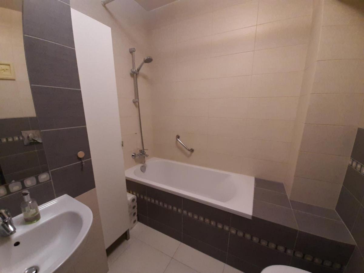 شقة Apartament Di Trevi - Klimatyzacja فروتسواف المظهر الخارجي الصورة